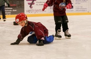 Skøyte- og ishockeyskolen har startet!