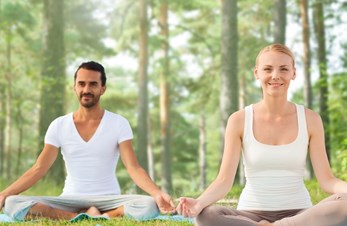 Stress ned med yoga og mindfulness