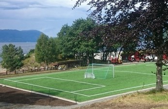 Fotballplassen på Svissholmen er no ferdig