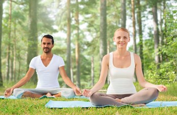 Stress ned med yoga og mindfulness