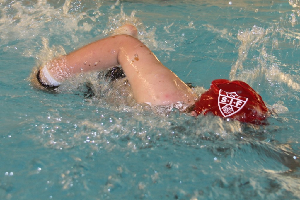 Svømmestevne 5. desember i Bingsfosshallen