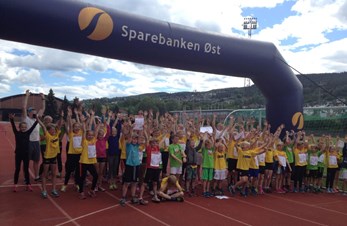 Sommerens friidrettsskole ble avsluttet i strålende vær med fornøyde barn og ungdomstrenere!